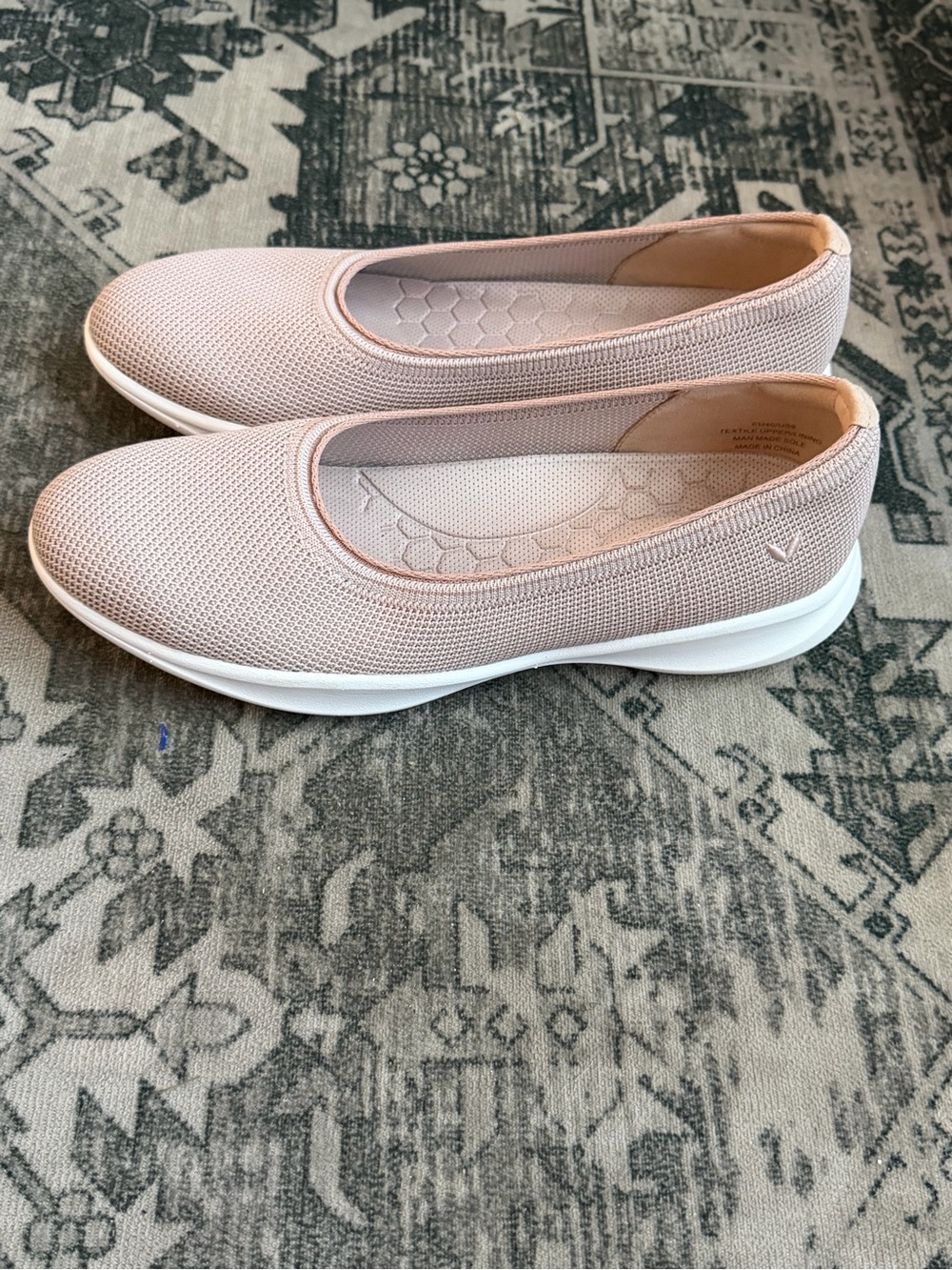 Vivaia Walker Pro Hybrid Ballet Flats (Izabel) Womens Size 49 US size 9